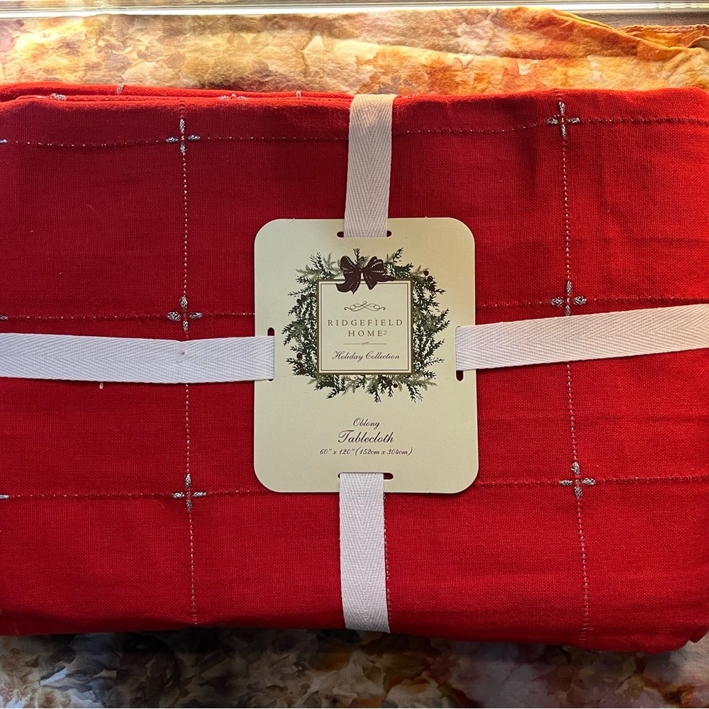 NWT Ridgefield Home Holiday Collection Red Cotton Tablecloth Oblong
